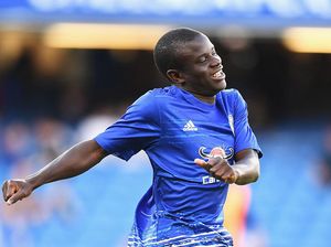 NGolo Kante Diberi Surprise Kue Ultah... Senyumnya Itu Lho!
