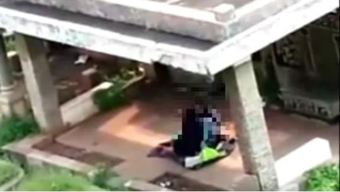 Pasangan mesum di kuburan Kebon Nanas, Jakarta Timur, terekam video