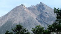 Diketahui, Pemerintah Kabupaten (Pemkab) Sleman, Daerah Istimewa Yogyakarta (DIY) menetapkan status tanggap darurat bencana Gunung Merapi. Langkah ini diambil setelah status Gunung Merapi ditingkatkan menjadi Siaga (Level III). Agus Septiawan/Detikcom.