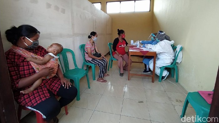 Gunung Merapi Siaga, Pengungsi di Magelang Jalani Rapid Test COVID-19