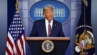 Presiden Amerika Serikat, Donald Trump, mengklaim dirinya telah memenangkan pemilihan presiden AS 2020 meskipun penghitungan suara belum selesai. Trump pun mengatakan dia akan pergi ke Mahkamah Agung untuk menghentikan penghitungan surat suara via pos yang masih belum selesai. Trump tanpa dasar mengklaim telah terjadi penipuan. AP Photo/Evan Vucci