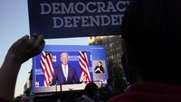 Pihak lawan, Calon Presiden Amerika Serikat, Joe Biden memproyeksikan optimisme terhadap hasil pemilihan dan penghitungan suara pilpres Amerika Serikat. Biden mengatakan prosesnya berhasil. AP Photo/Paul Sancya  