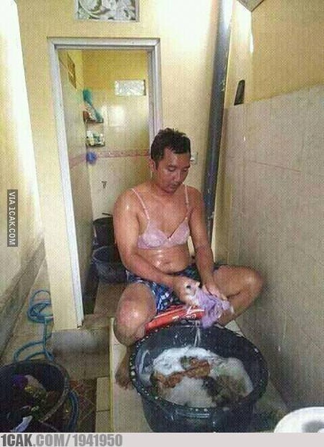 Positif thinking aja, mungkin maksud si bapak biar dia bisa semakin mendalami peran kali ya? Foto: dok. 1cak.com