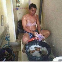 Positif thinking aja, mungkin maksud si bapak biar dia bisa semakin mendalami peran kali ya? Foto: dok. 1cak.com