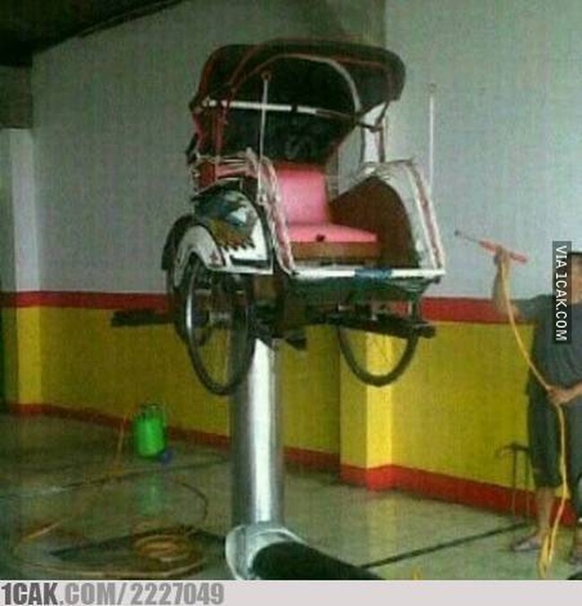 Siapa bilang yang bisa dicuci kayak gini cuma mobil? Becak juga bisa kok.. Foto: dok. 1cak.com