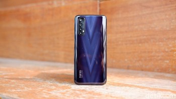 Realme Narzo 20 Pro dibekali Helio G95 dan RAM LPDDR4X 8GB. Memori internal yang diberikan berkapasitas 128 GB dan masih disediakan slot microSD mendukung hingga 256GB. Foto: Adi Fida Rahman/detikINET