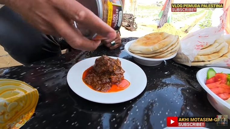Orang Palestina Cicip Rendang