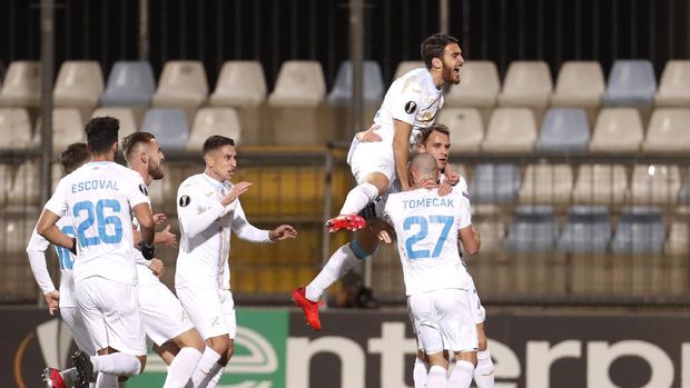 Rijeka's Robert Muric celebrates with teammates after scoring his side's opening goal during the Europa League Group F soccer match between Rijeka and Napoli at the Rujevica stadium in Rijeka, Croatia, Thursday, Nov. 5, 2020. (AP Photo/Darko Bandic)
