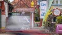 Penyemprotan dilakukan sebanyak empat kali dalam sepekan yang dilaksanakan pagi hari pukul 08:00 WIB hingga pukul 10:00 WIB.  
