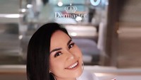 Melaney juga mengungkap beberapa obat dan vitamin yang ia konsumsi demi memperkuat sistem imunnya. Sekantong obat-obatan ini setiap hari dikonsumsi untuk mengusir virus Covid-19. Foto: instagram @melaney_ricardo