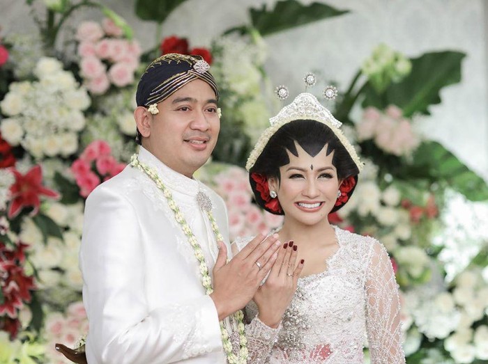 Tata Janeeta Direstui Orang Tua Nikah Dengan Brotoseno