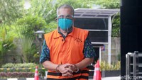 Mantan Kepala Bidang Pengadaan dan Pengembangan Badan Kepegawaian Daerah (BKD) Kabupaten Subang Heri Tantan Sumaryana (HTS) menjalani pemeriksaan di KPK, Jakarta, Jumat (6/11/2020).