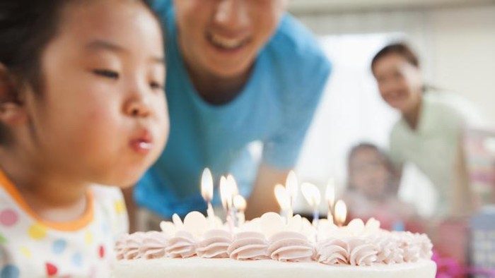 tiup lilin Bahaya Tiup Lilin di Tengah Pandemi