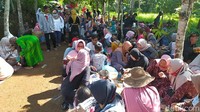 Kegiatan ini sebagai bentuk rasa syukur kami atas nikmat dan hasil bumi yang melimpah yang telah diberikan. Sekaligus berterimakasih kepada sesepuh kami yang telah berjasa pada masa lalu, ujar Kepala Desa Wanasigra, Yudi Wahyudi. 