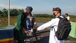 Potret Tradisi Merlawu Ciamis, Doa dan Makan Bareng di Makam Leluhur