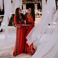 Busana seragama Ashanty hingga Aurel dan Azriel datang dari brand Paul Ropp. Foto: Instagram/@ashanty_ash, @aurelie.hermansyah