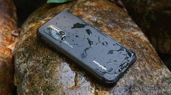 Ulefone Armor 7E relatif murah dan tahan banting serta dibekali spesifikasi lumayan. Kamera belakangnya 3 unit dengan kamera utama 48 megapixel, prosesornya 8 GB dan prosesor Helio P90. Sertifikasi IP68/IP69K membuatnya tahan air dan tahan debu Foto: Priceboon