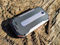 10 HP Tahan Banting Sedunia, Super Tangguh!