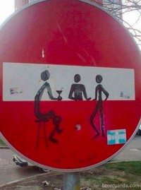 Aksi vandalisme adalah hal yang tidak patut untuk ditiru, namun ternyata ada beberapa aksi vandalisme kocak yang dibagikan netizen. Ini di antaranya.