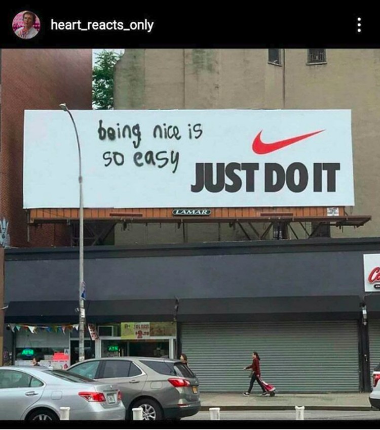 Vandalisme Aksi vandalisme adalah hal yang tidak patut untuk ditiru, namun ternyata ada beberapa aksi vandalisme kocak yang dibagikan netizen. Ini di antaranya.