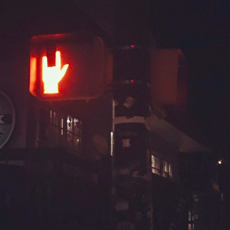 Vandalisme Aksi vandalisme adalah hal yang tidak patut untuk ditiru, namun ternyata ada beberapa aksi vandalisme kocak yang dibagikan netizen. Ini di antaranya.
