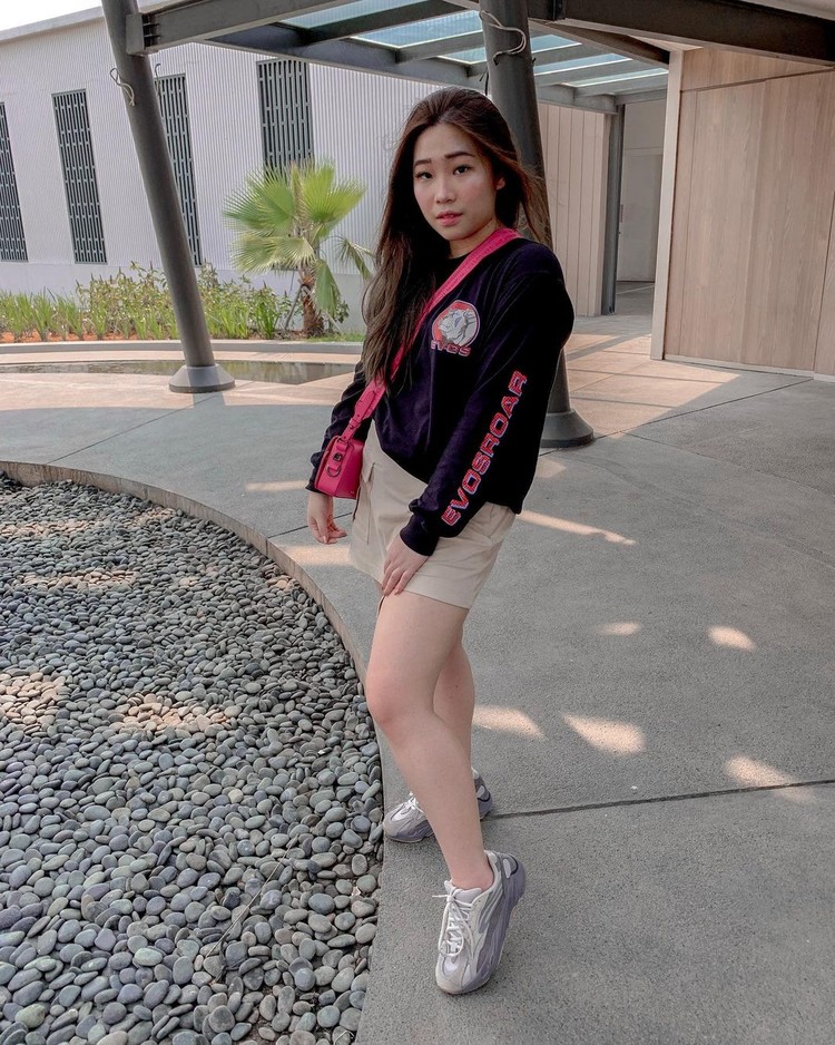 Atlet eSports Winda Lunardi jadi korban dugaan tindak pidana penggelapan uang. Tak tanggung-tanggung, Rp 20 miliar yang ada ditabungannya di Maybank raib.