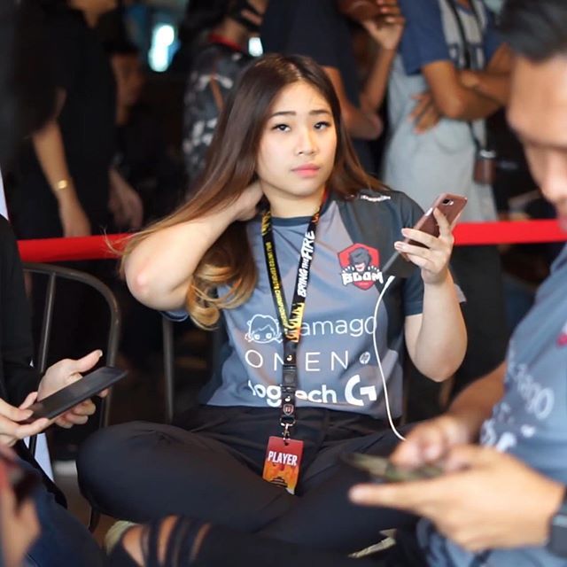 Atlet eSports Winda Lunardi jadi korban dugaan tindak pidana penggelapan uang. Tak tanggung-tanggung, Rp 20 miliar yang ada ditabungannya di Maybank raib.