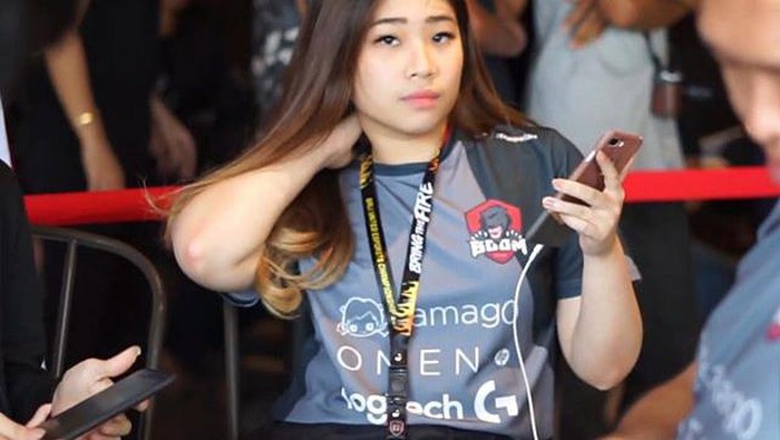Atlet eSports Winda Lunardi jadi korban dugaan tindak pidana penggelapan uang. Tak tanggung-tanggung, Rp 20 miliar yang ada ditabungannya di Maybank raib.