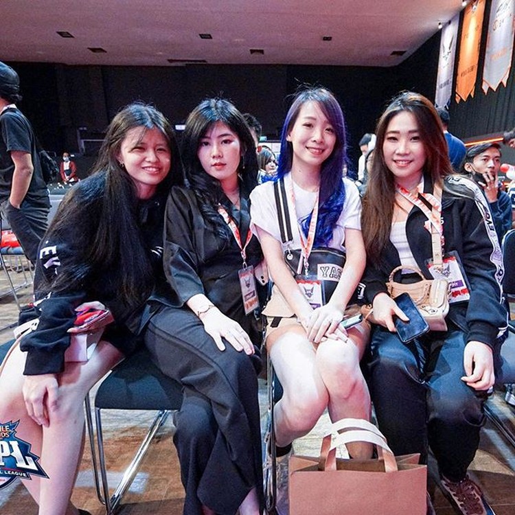 Winda Lunardi Atlet eSport yang Tabungannya Rp 20 M Raib Atlet eSports Winda Lunardi jadi korban dugaan tindak pidana penggelapan uang. Tak tanggung-tanggung, Rp 20 miliar yang ada ditabungannya di Maybank raib.