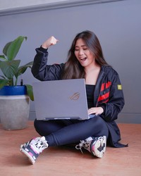 Atlet eSports Winda Lunardi jadi korban dugaan tindak pidana penggelapan uang. Tak tanggung-tanggung, Rp 20 miliar yang ada ditabungannya di Maybank raib.