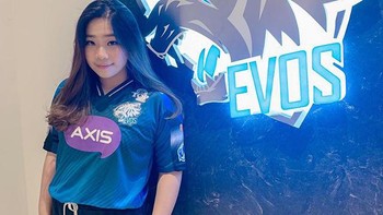 Di usia yang sangat muda, wanita kelahiran Jakarta, 5 September 1994 ini terbilang sukses menjalani kariernya sebagai pemain eSports ternama dengan keahlian yang tak diragukan. Foto: Instagram @evos.earl