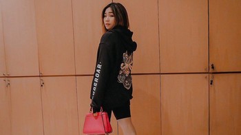 Dalam kesehariaanya ia kerap kali tampil dengan gaya casual. Foto: Instagram @evos.earl