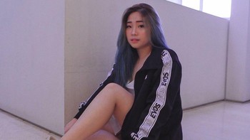 Selain menjadi atlet eSports, Winda Lunardi alias Earl juga merupakan seorang streamer dan YouTuber. Foto: Instagram @evos.earl