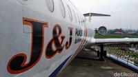 Di dalam pesawat edukasinya ada safety demo dan untuk jamaah diberi tahu cara sholat didalam pesawat dan tayamum. Kemudian sebelum masuk pesawat akan diarahkan langkah-langkah boarding pass dan yang lainnya mirip di bandara sungguhan.