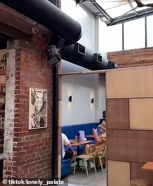 Wow! Kafe Keren Ini Tersembunyi di Balik Tempat Sampah