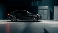 Sentuhan Futura didapatkan di bagian eksterior dan interior dalam bentuk grafiti petir yang menyambar. Di bagian luar efek grafiti petir itu ada di bumper depan dan belakang. Foto: BMW Group Indonesia