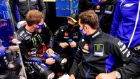 Rossi sudah berada di paddock setelah dia mendapati hasil PCR tes yang dilakukan negatif. Itu artinya sudah dua tes beruntun dia ikuti dan hasilnya negatif -- cukup untuk memenuhi syarat dari Dorna untuk kembali ke lintasan setelah positif corona selama sekitar tiga pekan. (Instagram @YamahaMotoGP)
