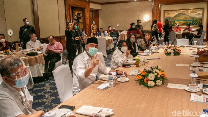 eri cahyadi dan tri rismaharini