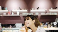 Mantan istri Gading Marten ini juga memiliki bisnis kosmetik. Madam Gie menawarkan segala macam produk, mulai dari bedak, hingga eyeshadow. Foto: Instagram @gisel_la