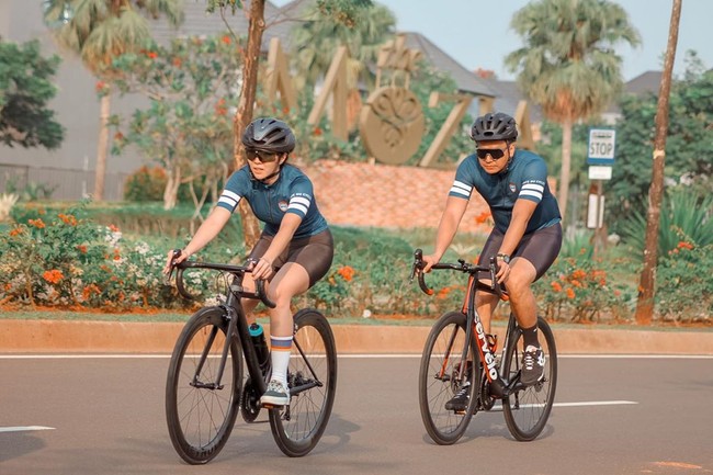 Aktivitasnya bersepeda kerap ditunjukkannya lewat Instagram. Foto: Instagram/@gisel_la