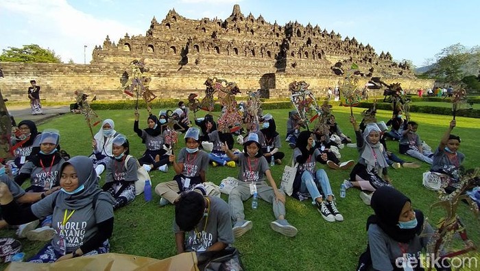 Hari Wayang Sedunia di Candi Borobudur. Magelang pada Sabtu (7/11/2020).