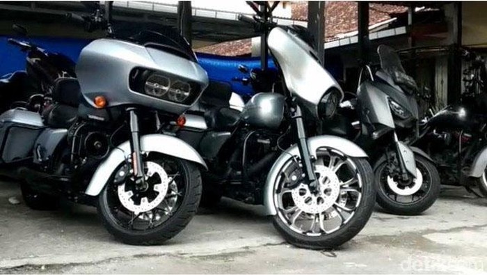 Polres Bukittinggi merilis kasus penganiayaan anggota klub Moge Harley-Davidson terhadap 2 prajurit TNI. 5 Dari 24 Moge yang ditahan diduga bodong.