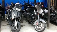 Peristiwa pengeroyokan ini terjadi pada Jumat (30/10) sore. Dalam peristiwa ini, polisi telah menetapkan lima orang tersangka, yakni Ketua HOG SBC berinisial HS alias A (48) serta empat anggota JAD alias D (26), MS (49), B (18), dan TTR alias TTG (33). Mereka ditahan di Mapolres Bukittinggi.