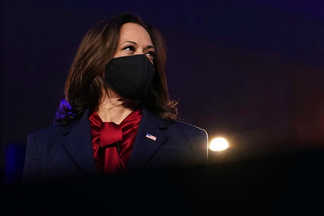 Kamala Harris cukup lekat dengan budaya Hindu dan India karena kerap mengunjungi negara tersebut. Namun menurutnya sang ibu juga mengadopsi budaya orang kulit hitam di Oakland dalam pengasuhan Kamala dan adiknya, Maya. Foto: AP/Carolyn Kaster