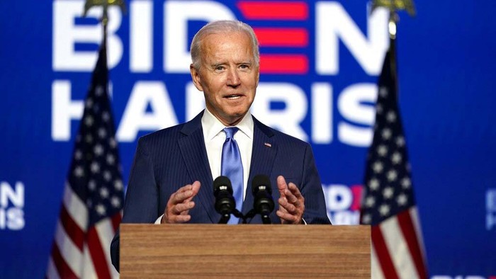 Joe Biden Yakin Menang Pilpres AS 2020 Democratic presidential candidate former Vice President Joe Biden speaks, Friday, Nov. 6, 2020, in Wilmington, Del., as Democratic vice presidential candidate Sen. Kamala Harris, D-Calif., listens. (AP Photo/Carolyn Kaster)