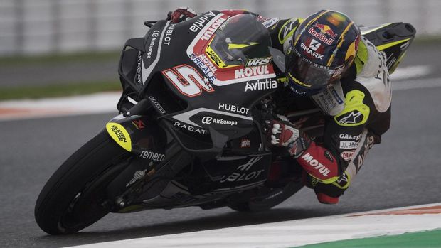 VALENCIA, SPAIN - NOVEMBER 06: Johann Zarco of France and Reale Avintia Racing rounds the bend during the free practice for the MotoGP of Europe at Comunitat Valenciana Ricardo Tormo Circuit on November 06, 2020 in Valencia, Spain. (Photo by Mirco Lazzari gp/Getty Images)