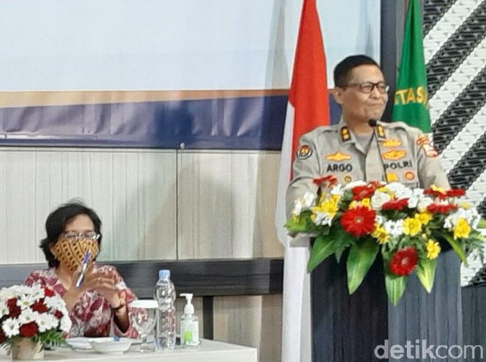 Kadiv Humas Polri Irjen Argo Yuwono saat mengisi materi Webinar di UKDW Yogyakarta, Sabtu (7/11/2020). Tema dalam webinar ini yakni Makna Penting Wawasan Kebangsaan Dalam Menumbuhkan Ketahanan Nasional di Tengah Pandemi.