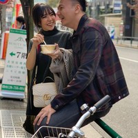 Mencoba meletakkan banyak harapan Berpegangan tangan sebisanya Berjalan sebisanya Berjuang sebisanya Kini, berjalanlah Walau berbeda arah Berjuang kedepan, Kamu dan aku tercipta untuk mencapai tujuan Bukan hanya tentangku, tentangmu Tapi tentangNya, juga seisi dunia yang dikasihiNya Menarilah, Walau alunannya tak lagi sama Berbahagialah, Teriring doa sebagaimana kau pernah membuat bahagia, tulis Gisel dalam unggahan tersebut. Foto: instagram @jaysforeal