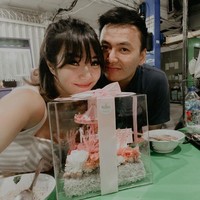 Gisella Anastasia sempat menjadi perbincangan usai beberapa waktu lalu dia terlihat mengunggah foto hitam putih dirinya dengan Wijaya Saputra atau Wijin. Walaupun dalam keterangan unggahan tersebut tidak menjelaskan secara gamblang keduanya telah putus, namun kalimat tersebut mengisyaratkan perpisahan. Foto: instagram @jaysforeal