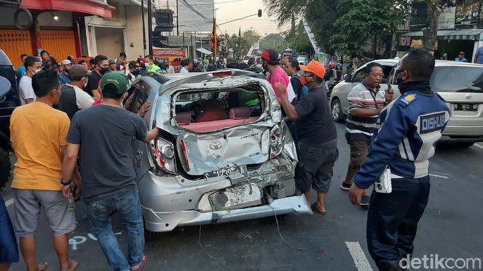 Laka Beruntun di Kota Batu, Diduga Rem Truk Blong